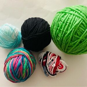 🌟NEW EXCITING ITEM🌟 Colorful Yarn Small 5-Pc Bundle + Bonus Item